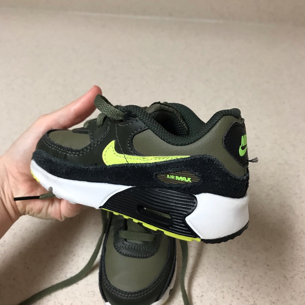 Nike Air Max 90 Leather GS - Black and Green - Picture 4 of 11